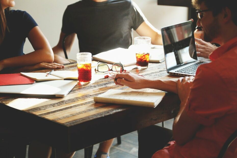 Beispielbild: Meeting zum Projektfortschritt